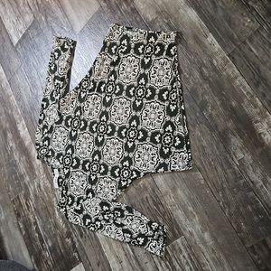 New Directions Green-Crem Asymmetrical Tunic Length 3/4 Sleeve Women's Large Top